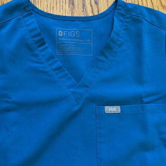 Figs Scrub Top - Picture 2 of 10